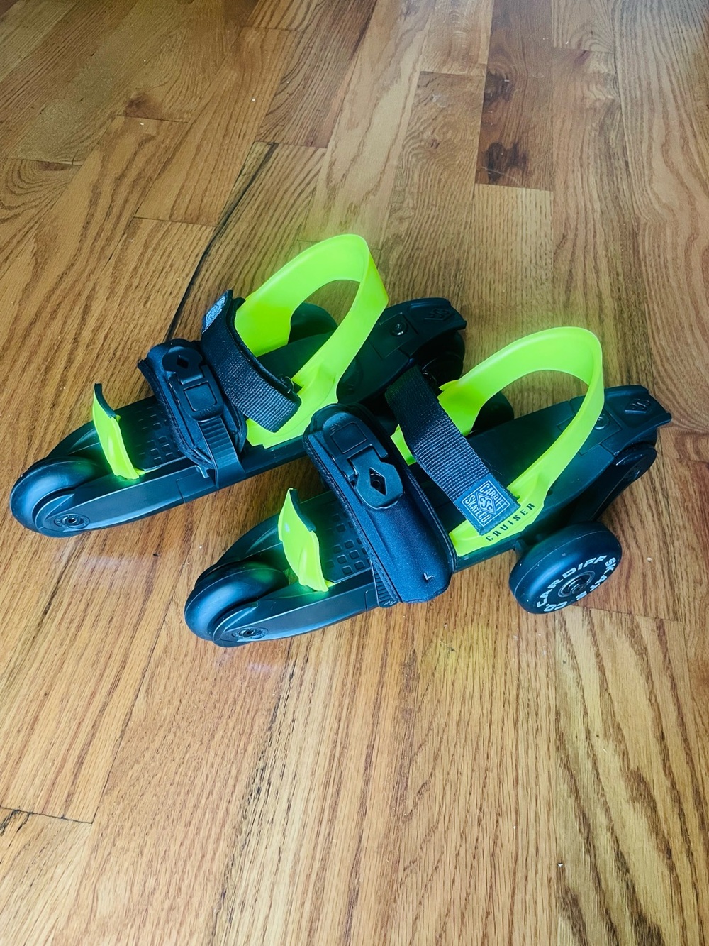 Cardiff Skate Company Cruiser Skates Youth Black/Neon Adjustable